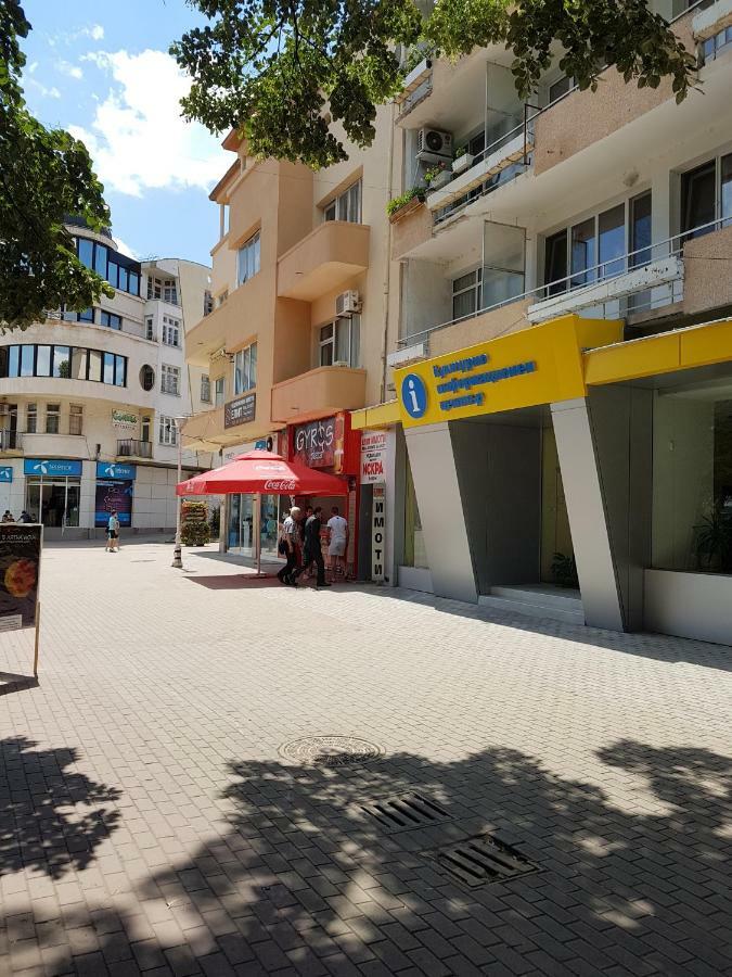 Appartamento Square View Kazanlŭk Esterno foto